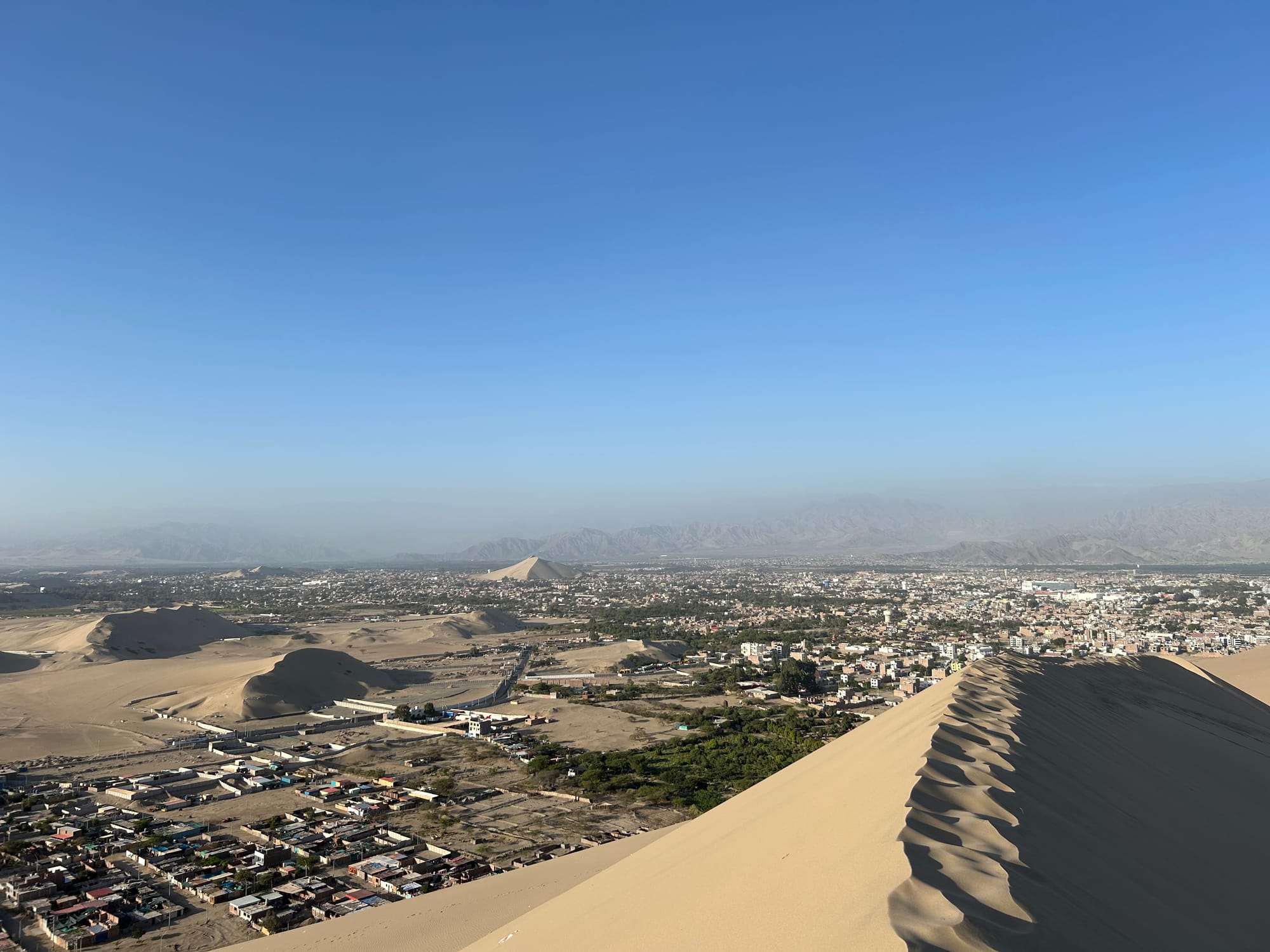 Huacachina, Paracas y Lima